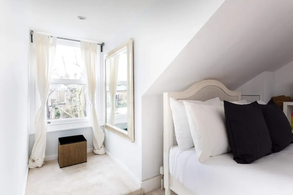 Bright Maida Vale Apartment
