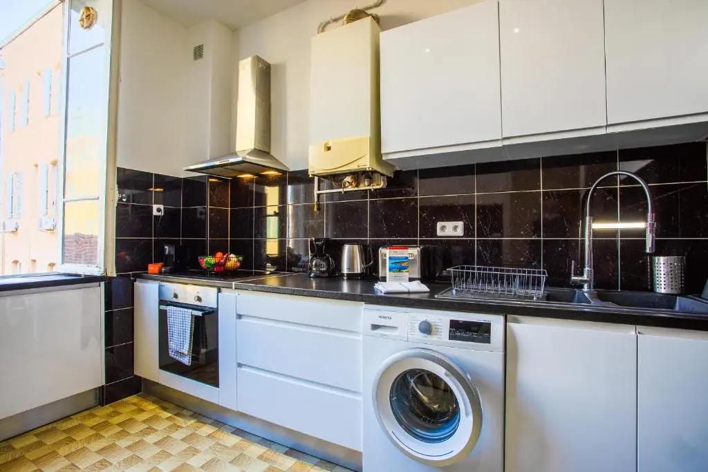 L'OFFENBACH AP4268 By Riviera Holiday Homes