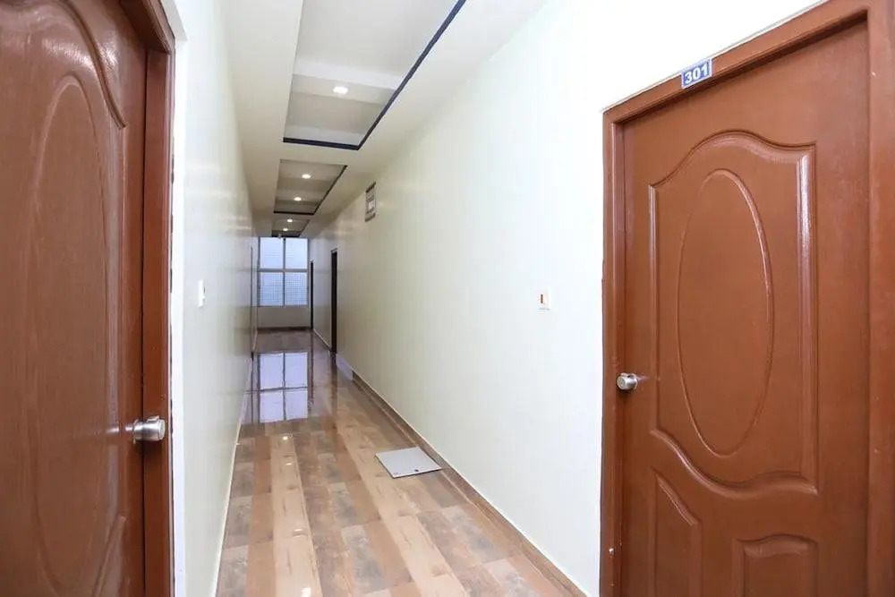 OYO 8896 Hotel King Safire