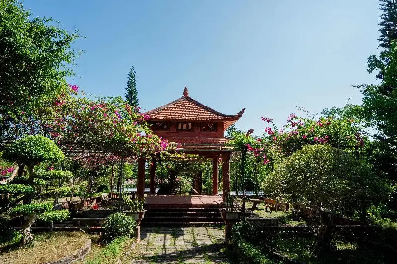 Bai Tu Long Mountain Resort
