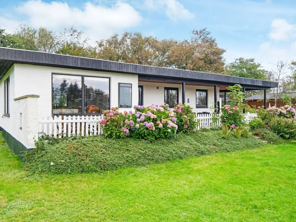 8 person holiday home in Struer-By Traum