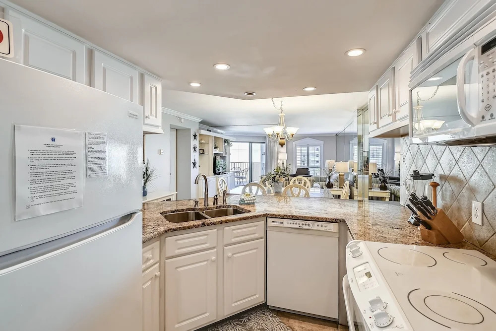 Inlet Reef 516 2 Bedroom Condo by RedAwning