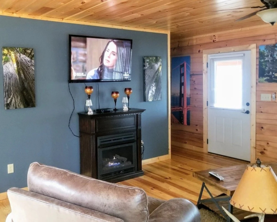 Valley Cabin - 4 Br Cabin