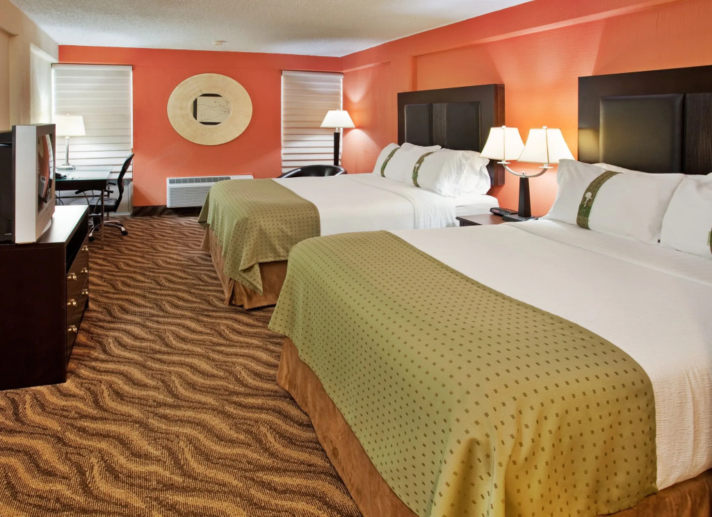 Holiday Inn At the Campus by IHG