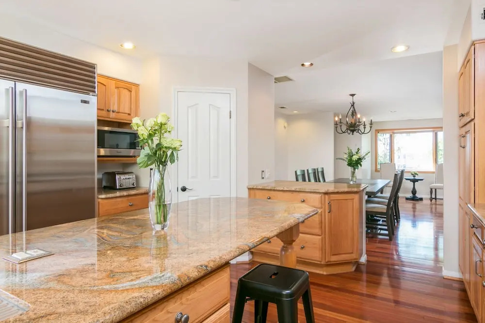 2462 Pierpont Blvd Home