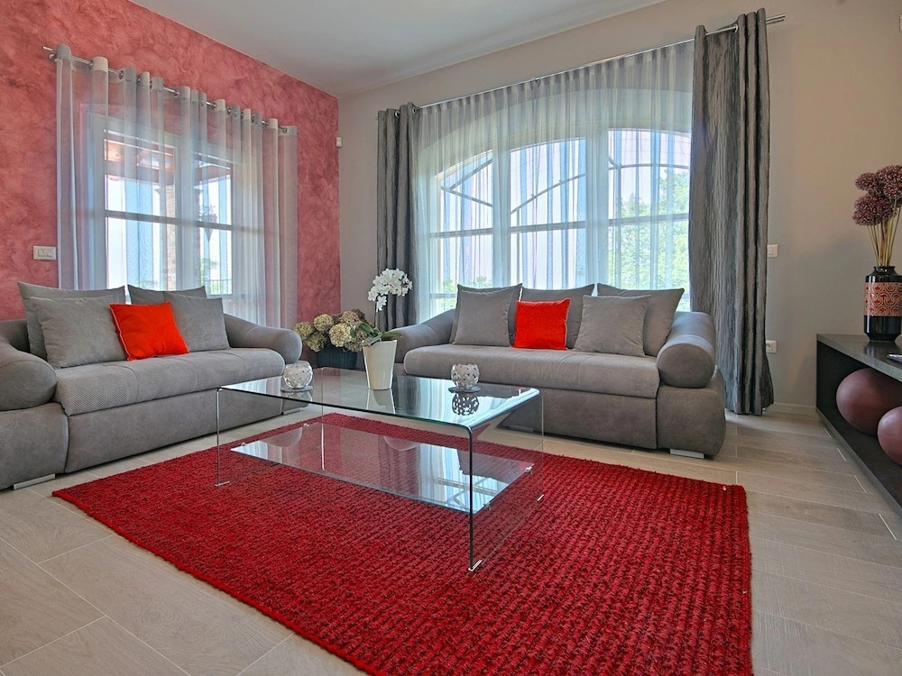 Beautiful Child-friendly Villa With Private Pool in Porec