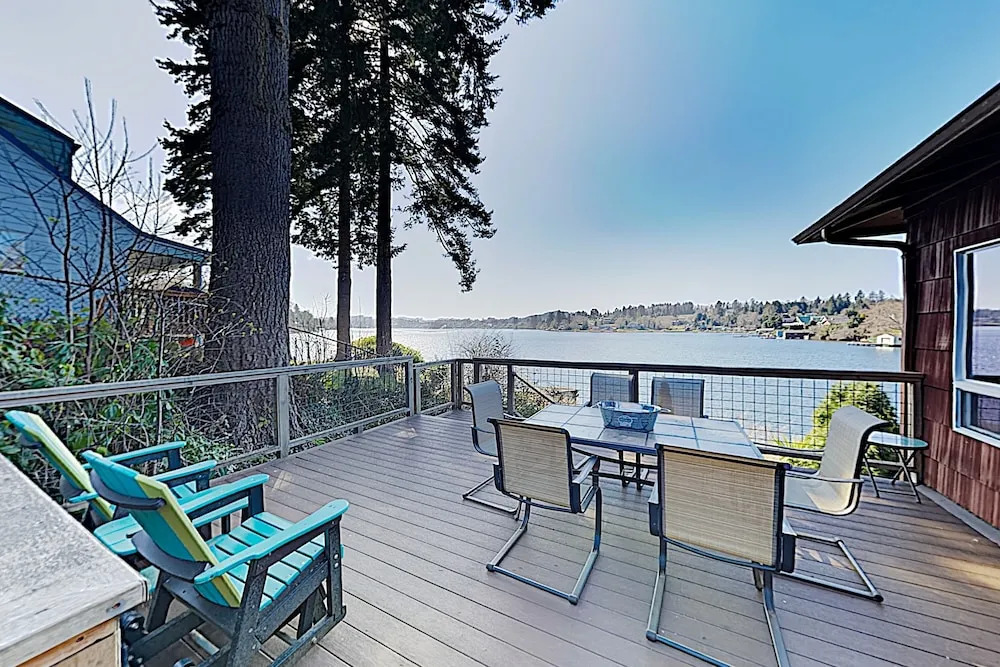 Hidden Gem: 1-acre Lakefront W/ Hot Tub, Dock 4 Bedroom Home