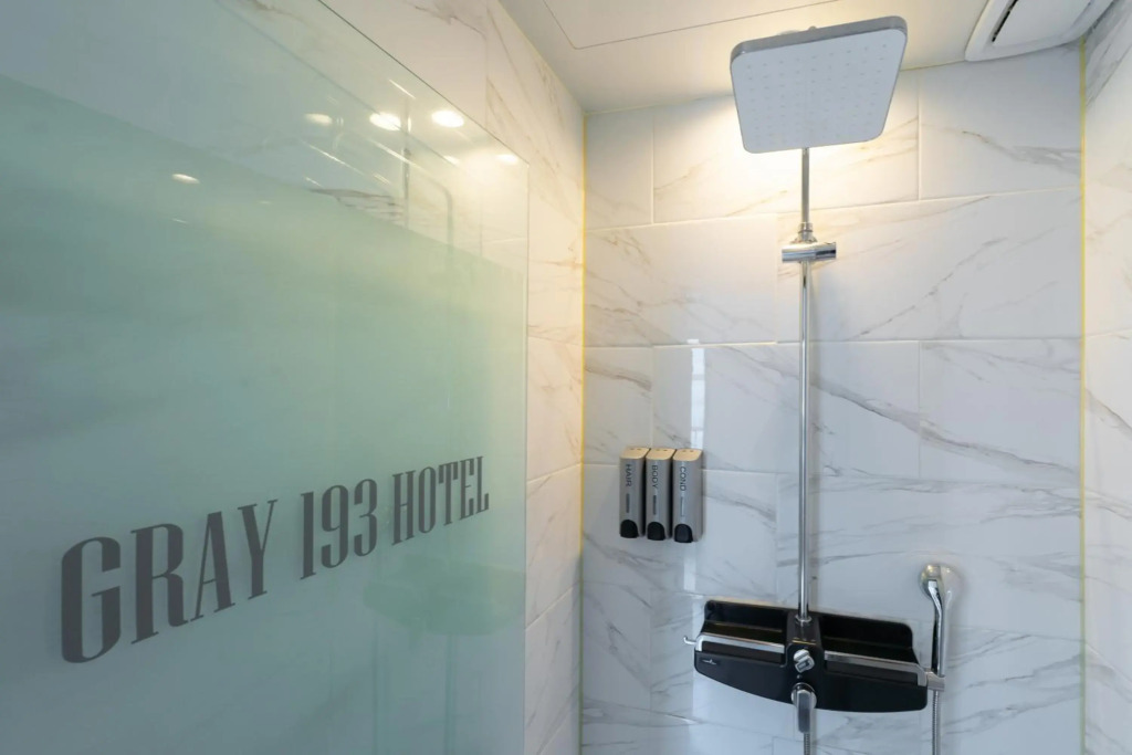 Gray 193 Hotel