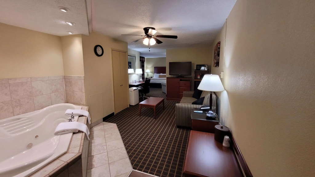 Best Western Plus Bridgeport Inn