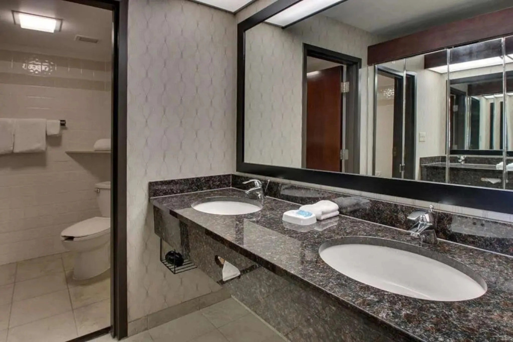 Heritage Inn & Suites The Woodlands, Trademark by Wyndham