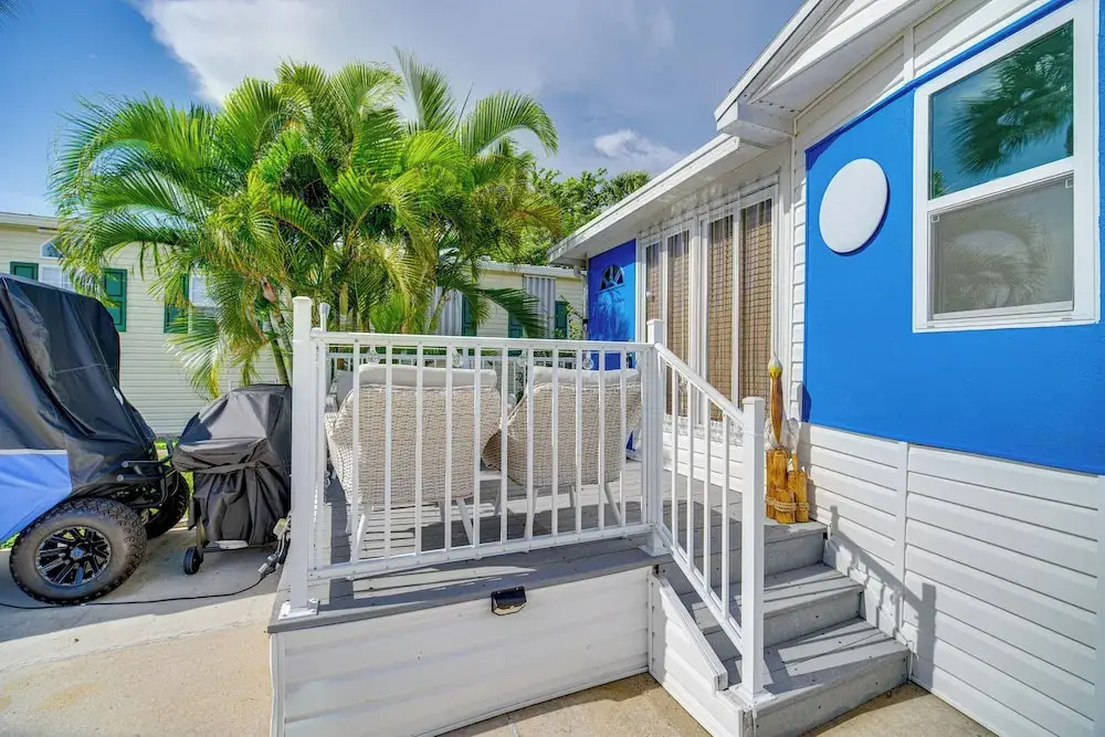 Island Cottage in Jensen Beach w/ Pool Access!