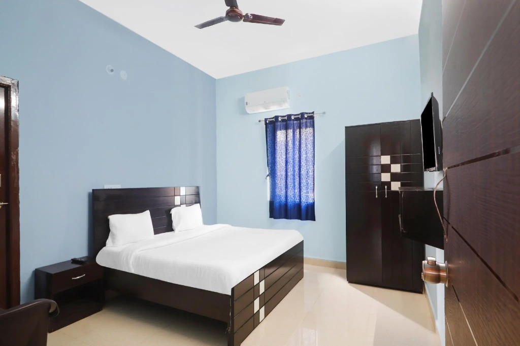 OYO 82717 Manohar Grand Kukatpally