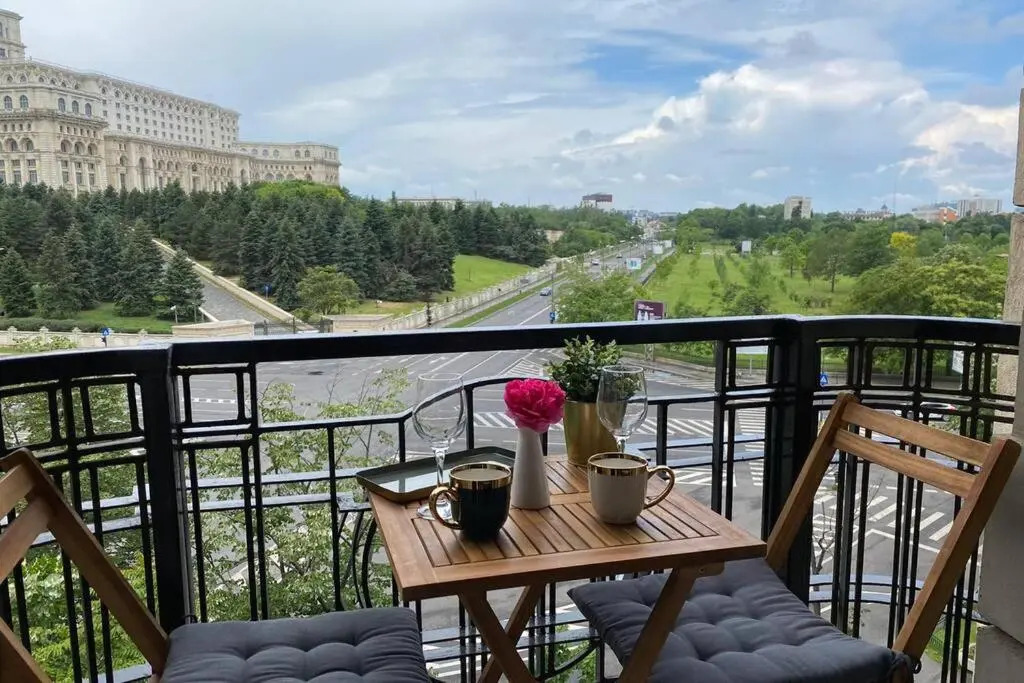 New Luxury Flat in front of the Parliament at Unirii