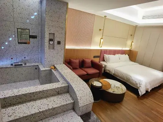 Royal Hot Spring Theme Inn
