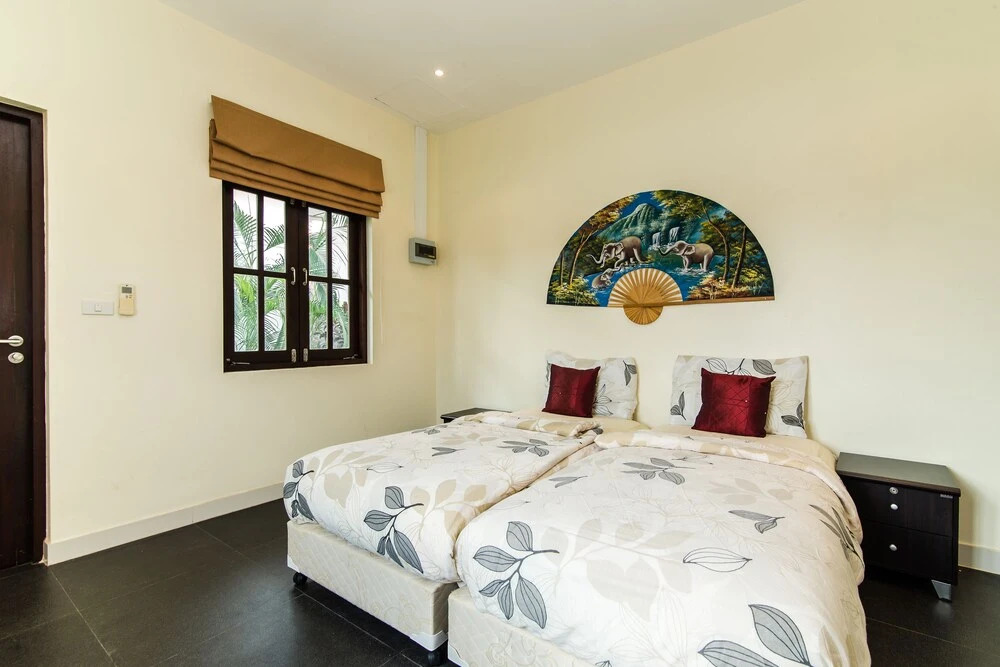 Luxury 5 Bedroom Villa in Beautiful Banyan Resort
