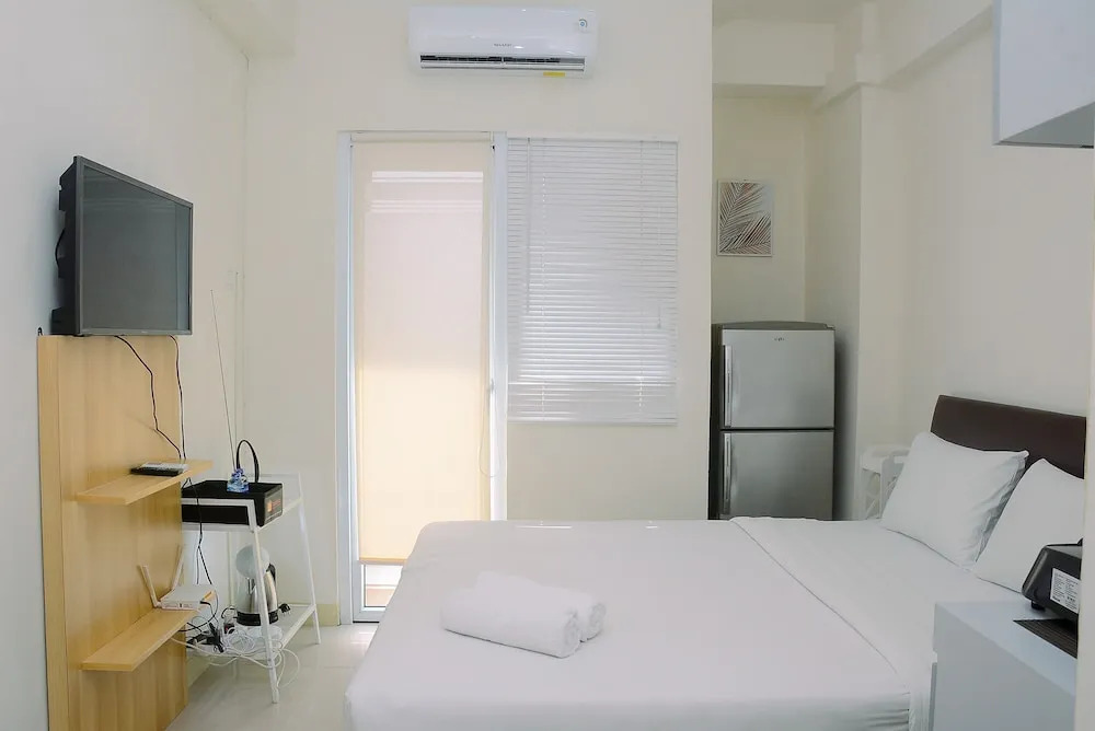 Comfort Studio at Green Pramuka Apartment near Shopping Center