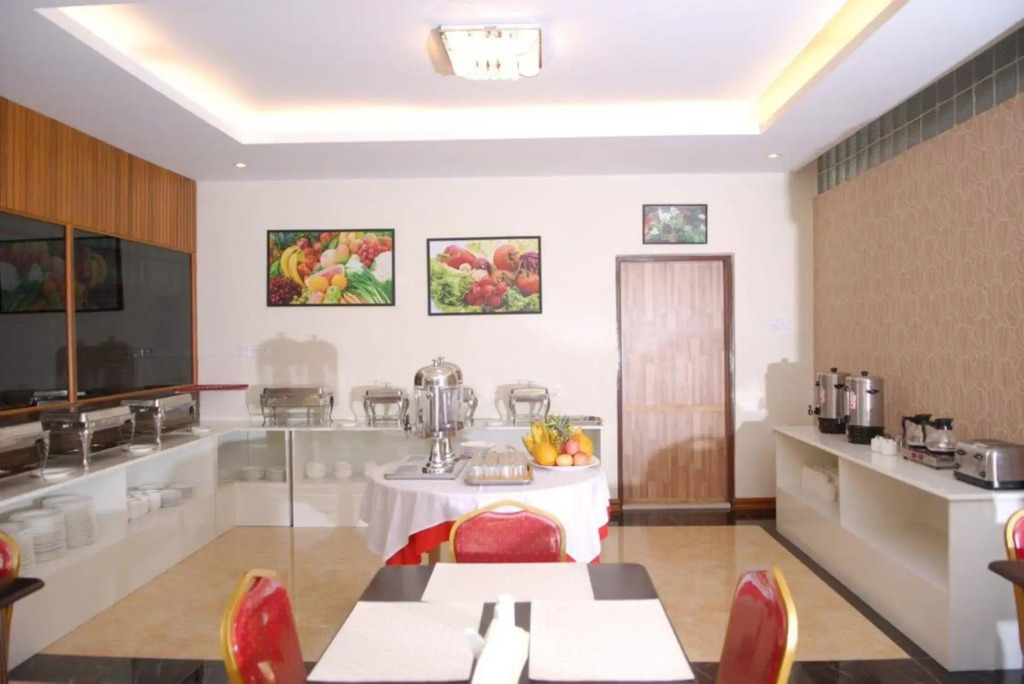 Holiday Hotel