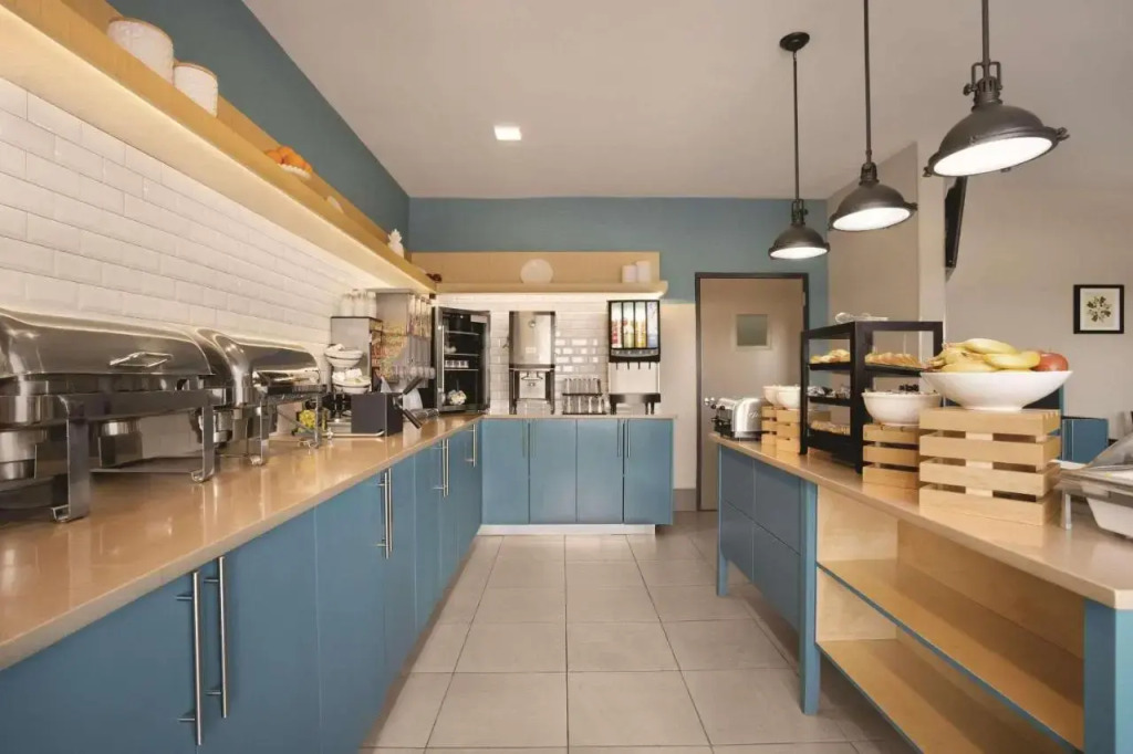 Country Inn & Suites by Radisson, Moline Airport