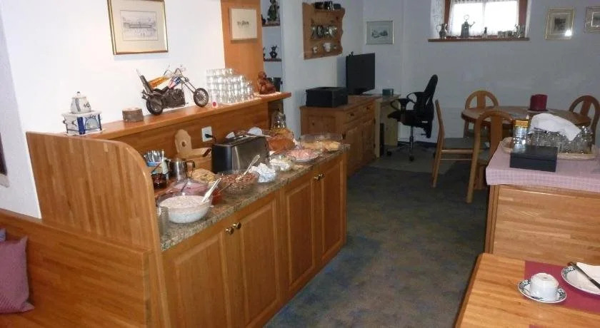 Hotel Elli