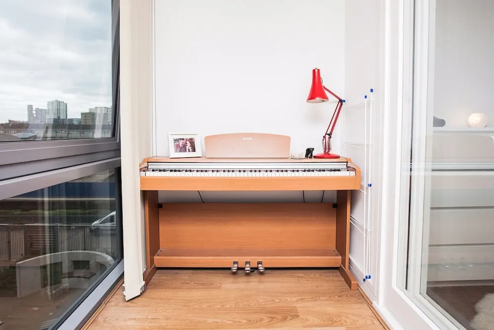 Lovely 1 Bedroom Apartment On the Canal