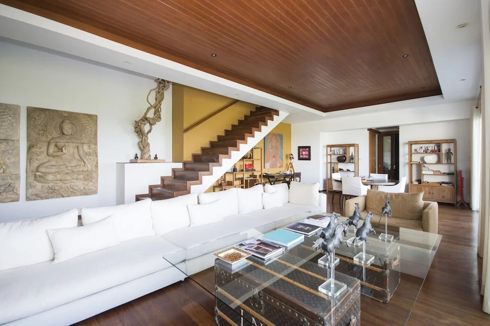 4-BR Seaview Villa with Large Pool at Surin Beach
