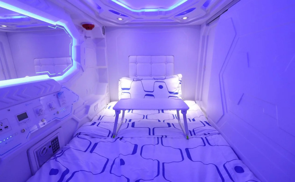 JC Space Capsule Hotel