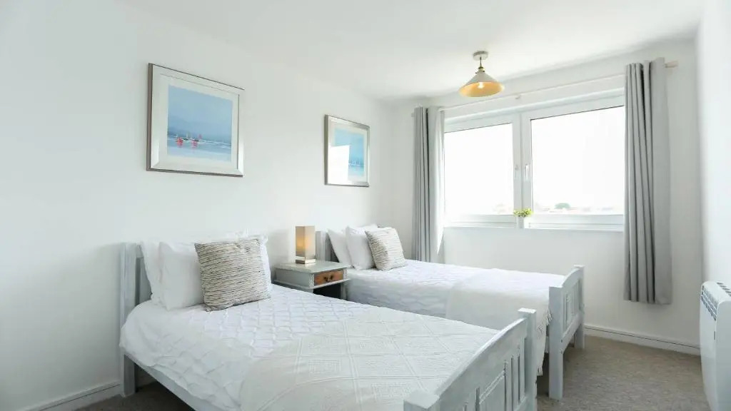 Tides - Beach Front Apartment in Bracklesham Bay