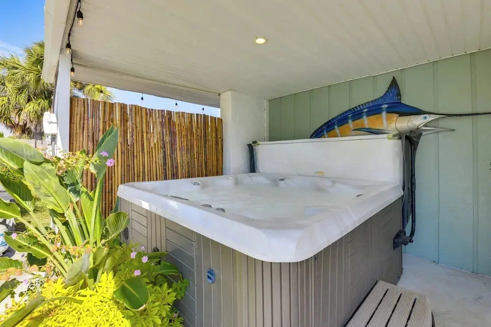 Steps to Sea! Okaloosa Island Gem w/ Outdoor Oasis