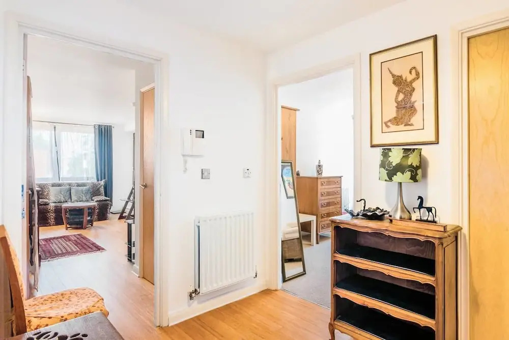 Lovely 1BR Home Canning Town W/balcony + Parking