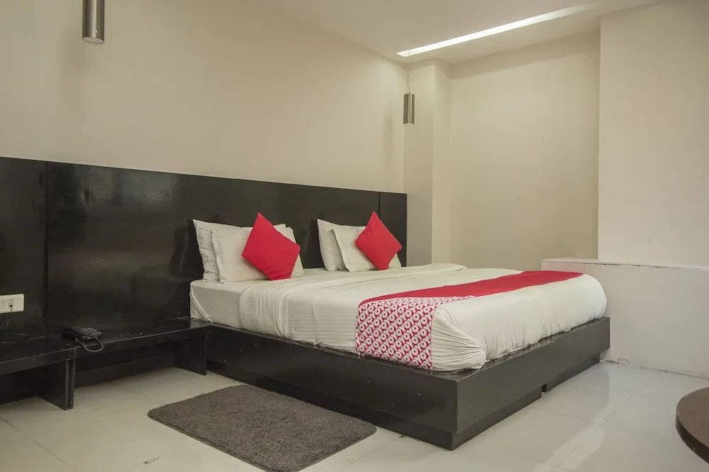 OYO 28171 Kava Suites