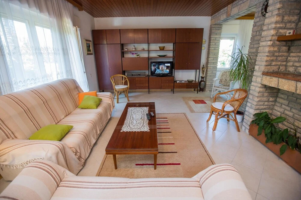 Apartments Lončar