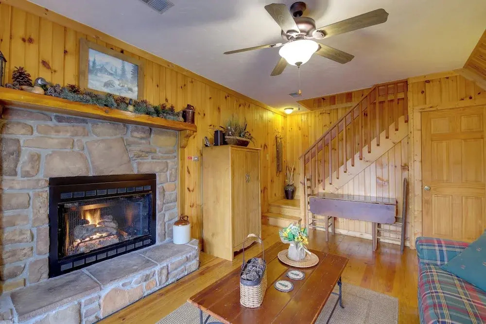 Smoky Mountains Cabin w/ Hot Tub, Deck & Views!
