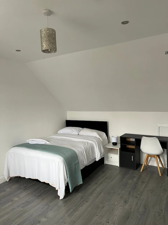 Remarkable 1-bed Studio Apartment in Redbridge