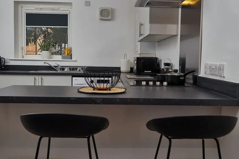 4 Bedroom, Free Parking, Contractors & Families