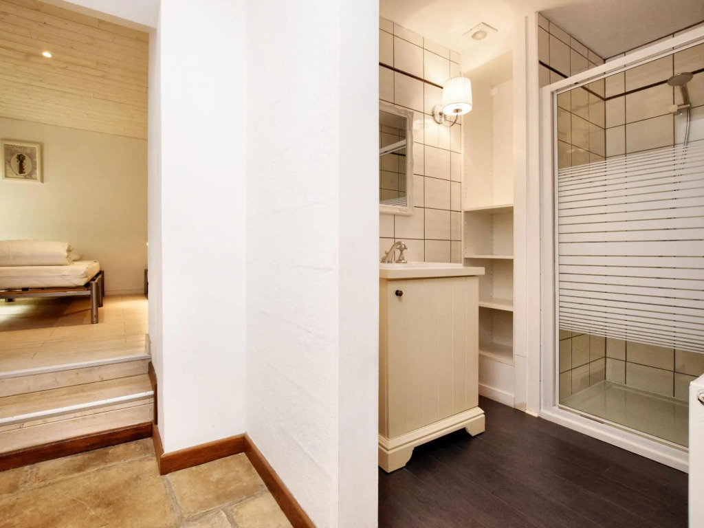 Fine group house with sauna garden