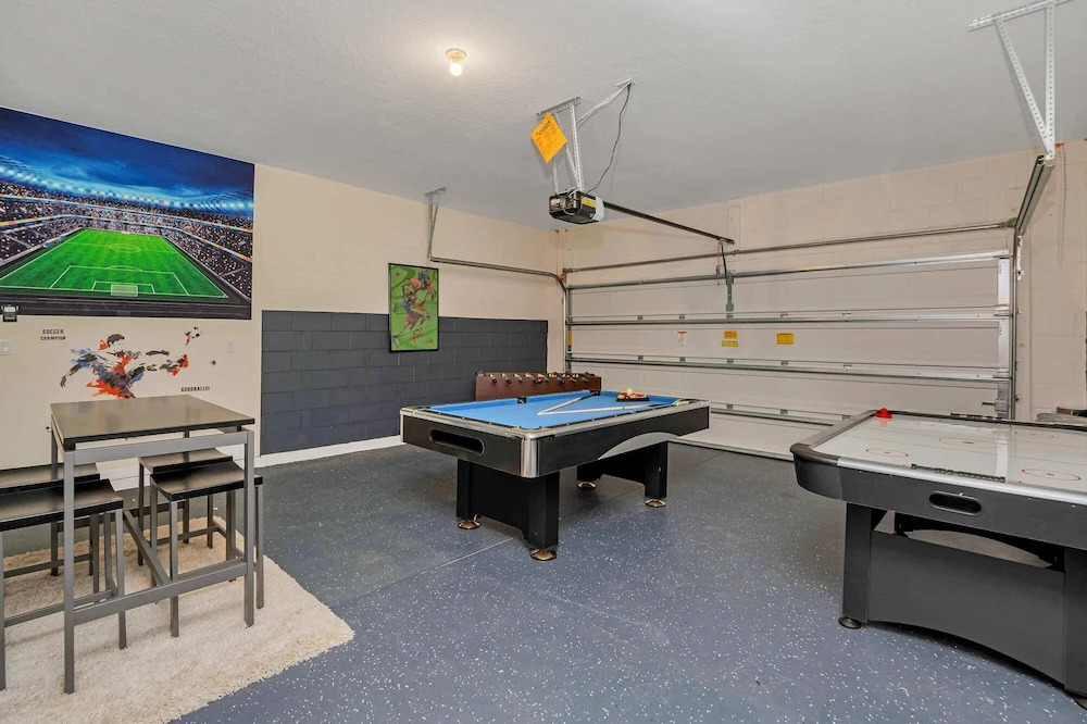 Lake View Home, Lavish Home With Big Pool Area, CDC Standards #7st556