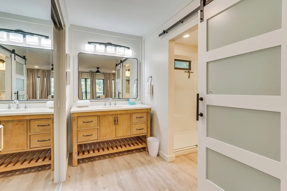 Modern Hilton Head Retreat: Walk to Beach & Golf!