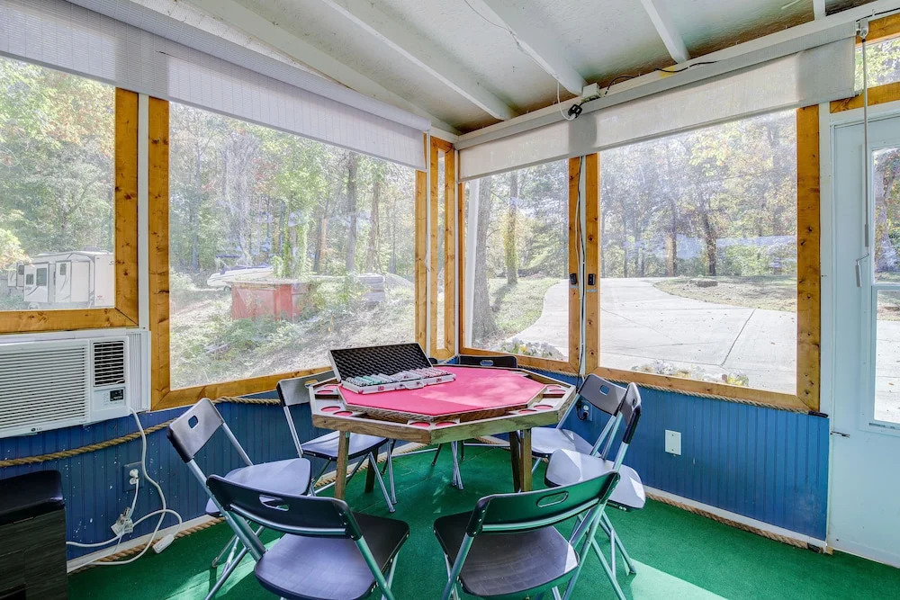 'emerald Cove Chalet' on Douglas Lake w/ Hot Tub!