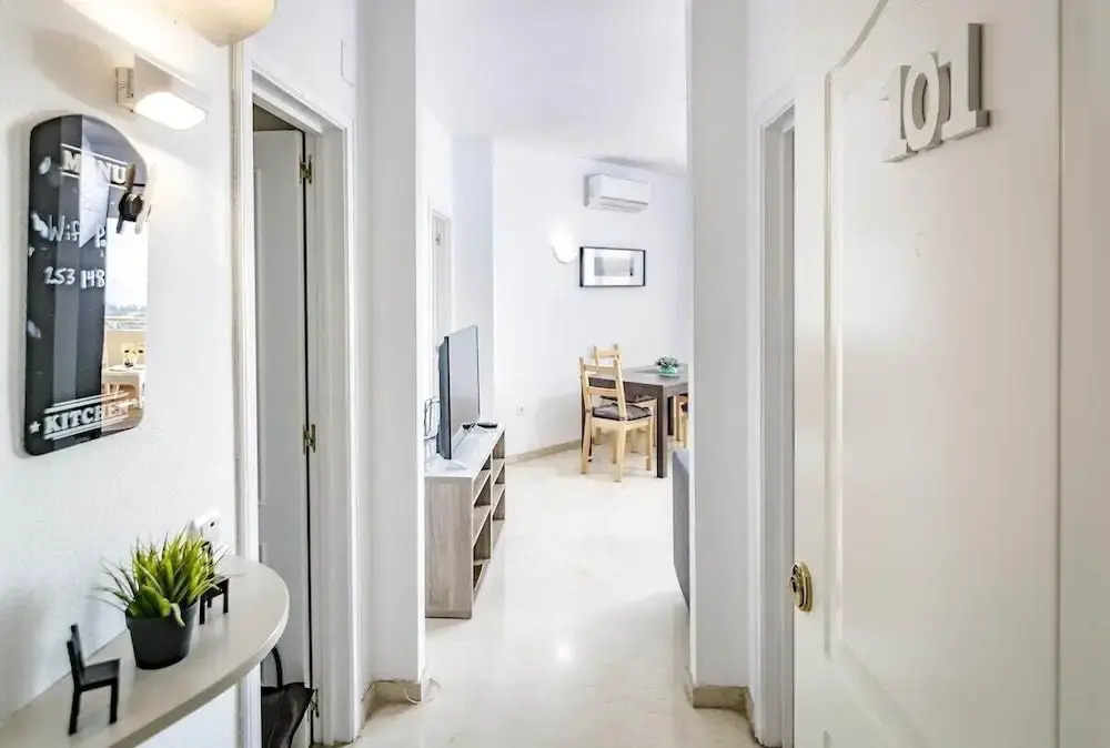 LL- 1 bedroom apt close to Laguna Village Estepona
