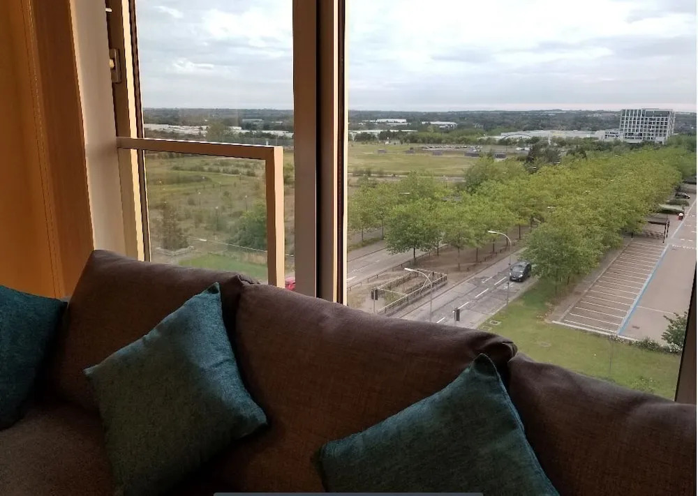 47 Chelsea House - Q-zotica City Centre Apartments: Parking, City view & Smart gadgets