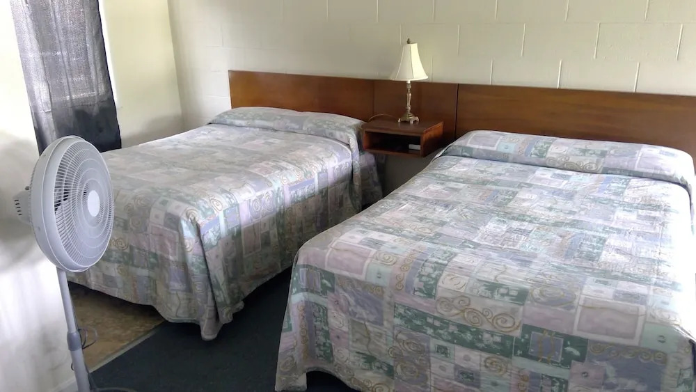 VILLAGE GREEN MOTEL