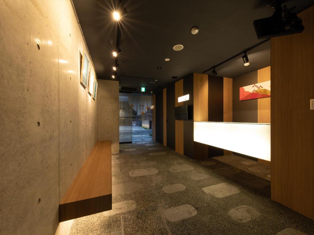 s Base shijo-omiya