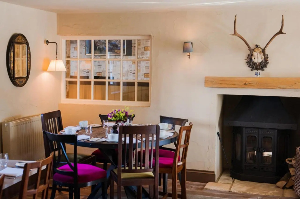 The White Hart, Overton