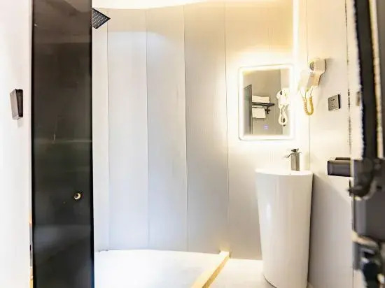 Pebble Motel (Shanghai Pediatric Hospital Lianhua Road Subway Station Branch)