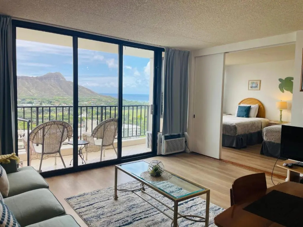 Waikiki Banyan 3411 Ocean View Free Parking