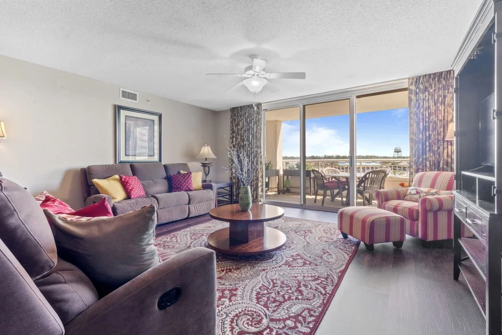 Yacht Club Villas #1-403 2 Bedroom Condo
