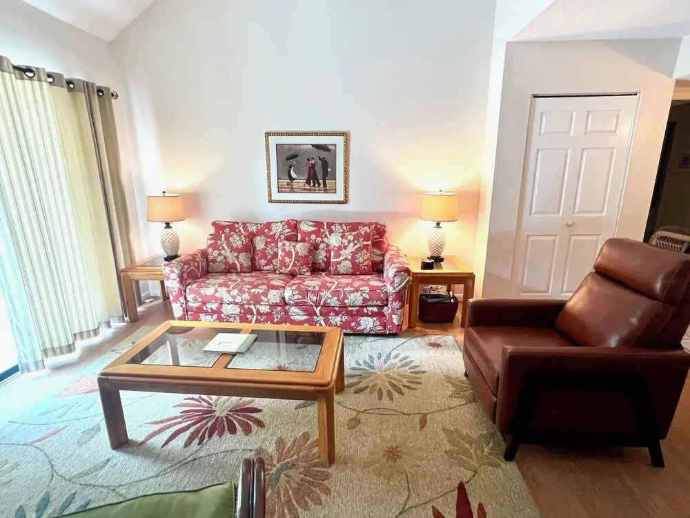 Top Floor Private Villa Close to Everything Amenity Cards Available 1819