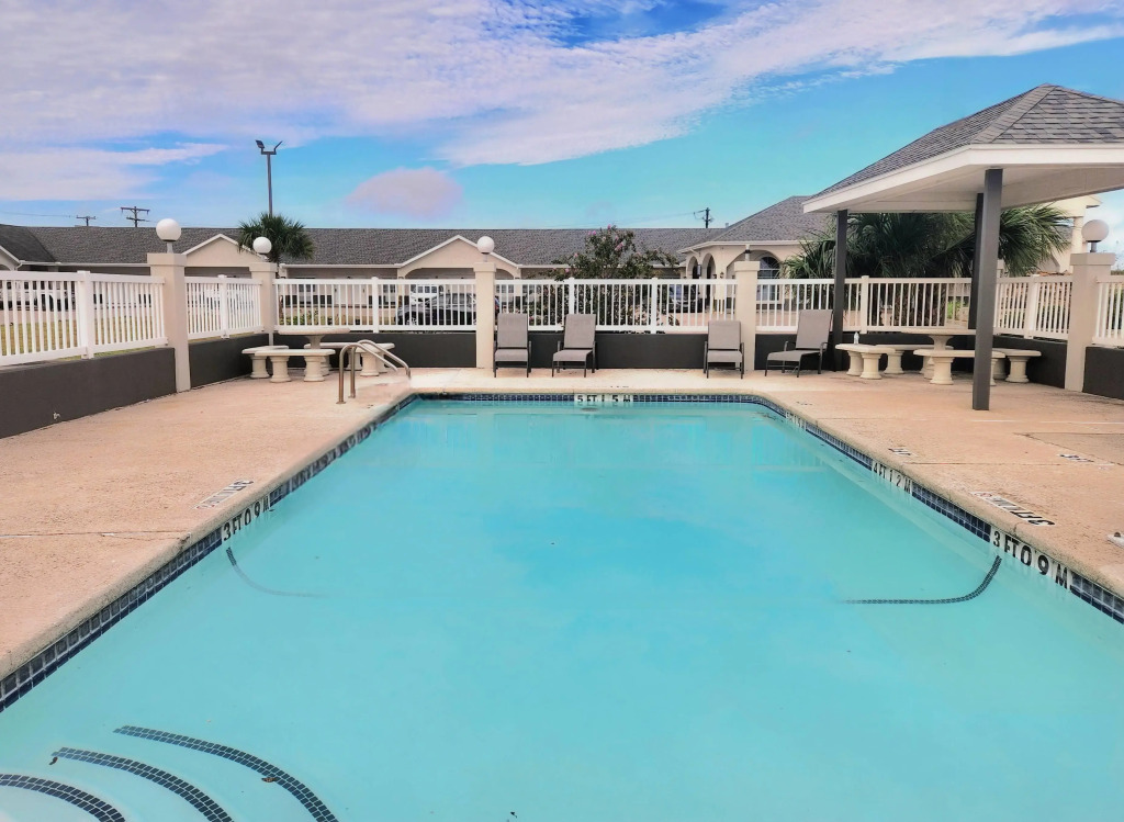 Days Inn by Wyndham Robstown