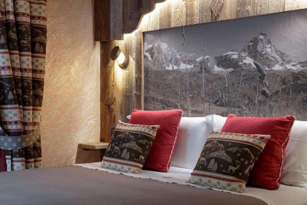 Chalet Matterhorn François - Central Alpine Chalet with Private SPA & Breakfast