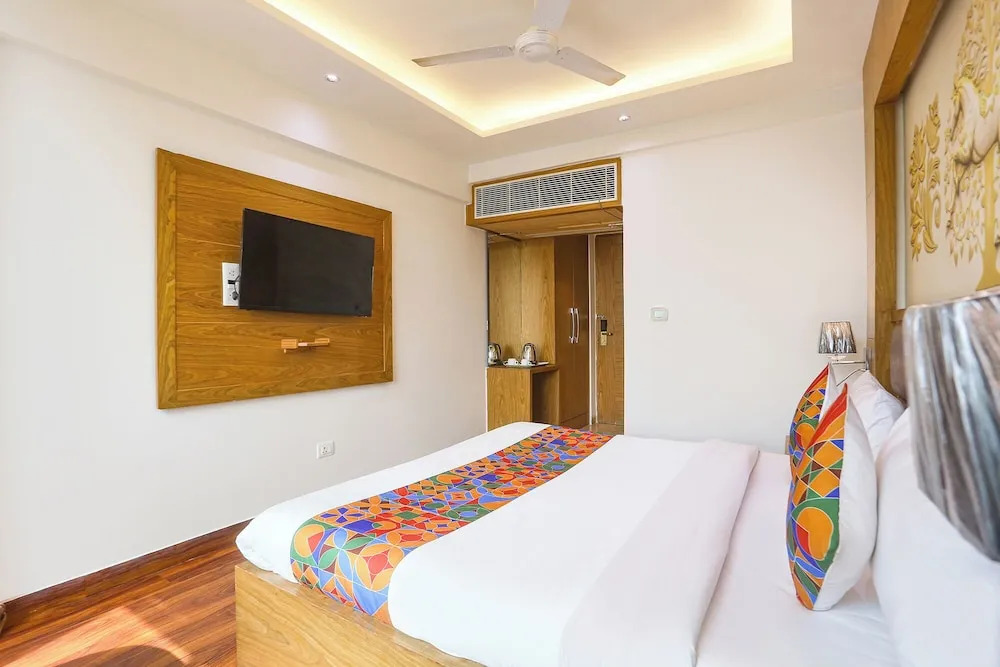 FabHotel Green Lotus Star 17